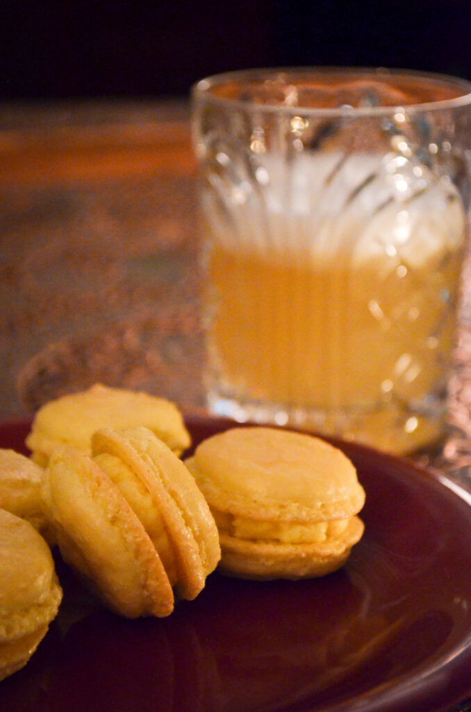 Whiskey sour flavoured macarons with a whiskey sour cocktail.