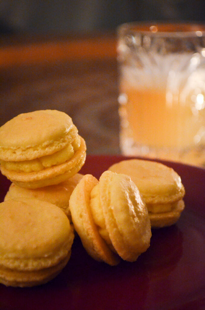 Whiskey sour flavoured macarons with a whiskey sour cocktail.